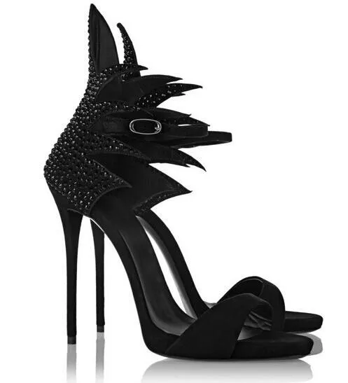 Новейшая модель; шикарные босоножки на высоком каблуке с украшением в виде кристаллов; пикантные Босоножки с открытым носком и ремешком на