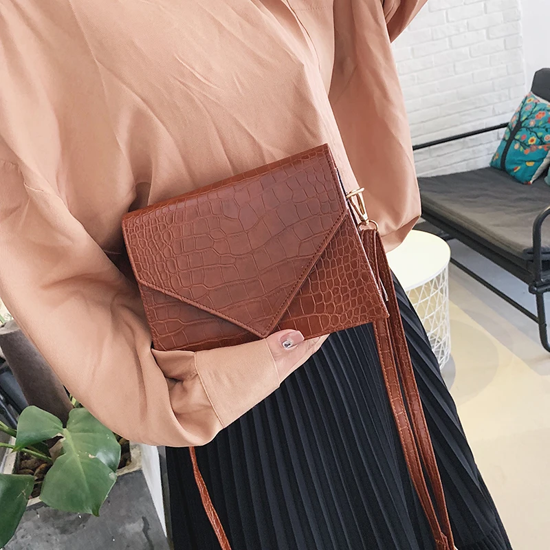 خمر جلدية نمط الحجر أكياس Crossbody للنساء 2019 جديد أزياء صغيرة رسول حقيبة كتف السيدات بسيطة حقائب