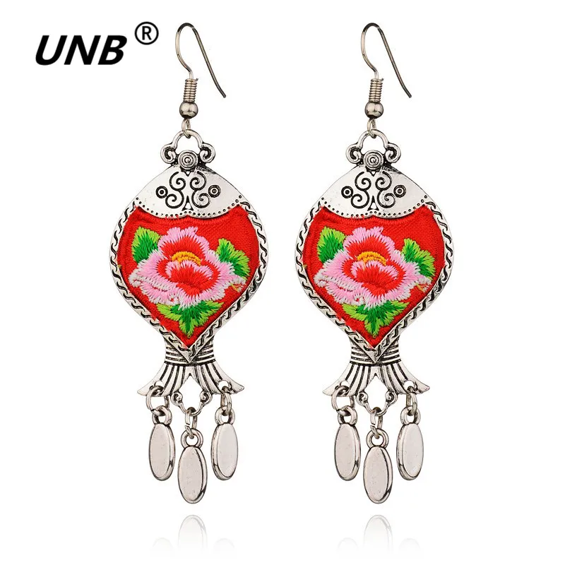 Compra chino aretes online al por mayor de China, Mayoristas de chino aretes