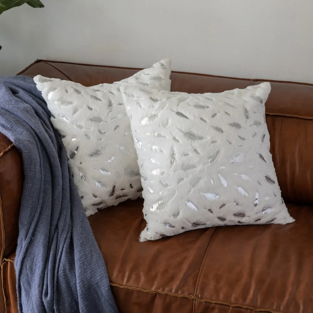 white throw pillows for bed