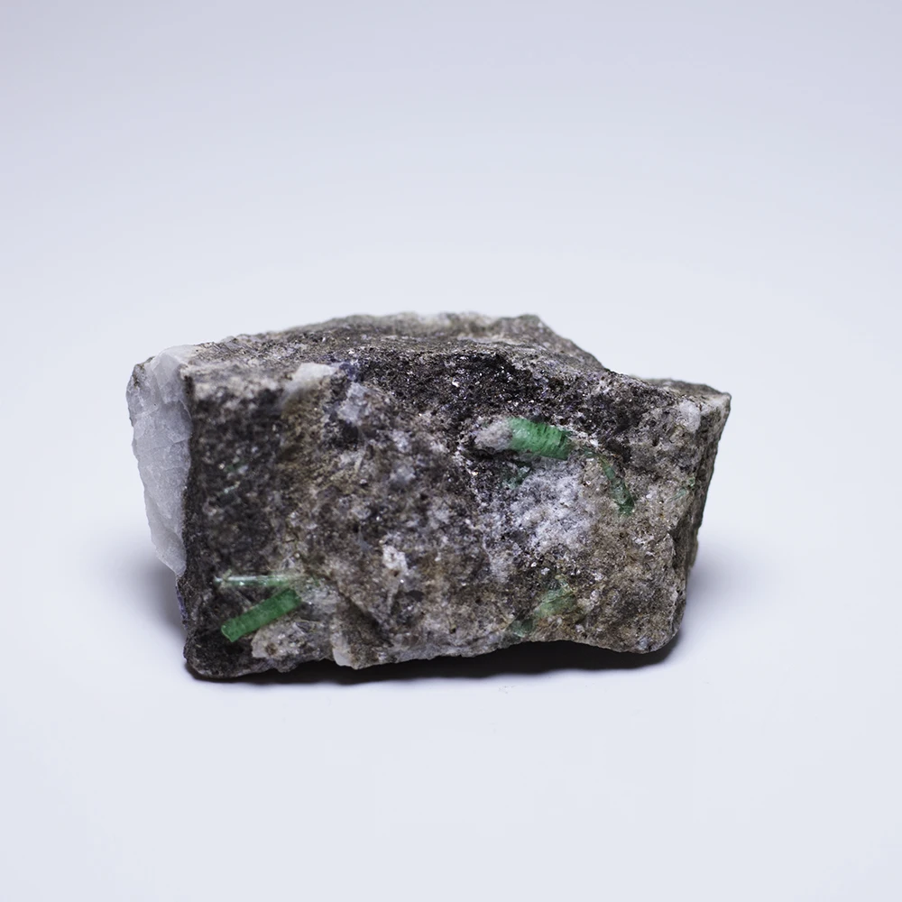 

Fine natural emerald rock specimen mineral crystal stone 99g
