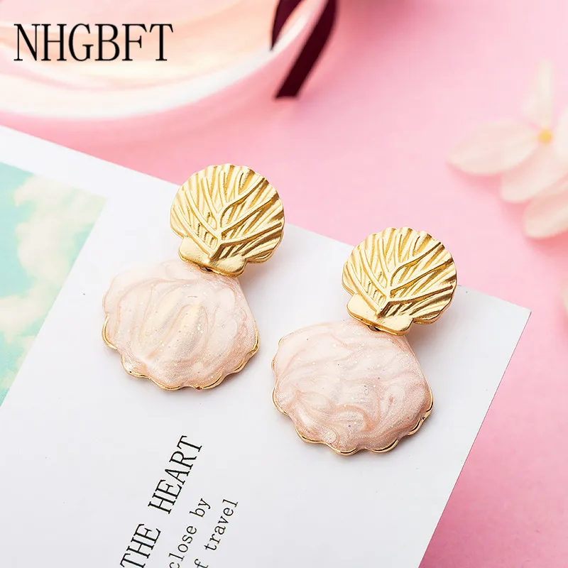

NHGBFT Temperament Shell shape Earrings For Womens Pink Wild Sequins Geometric Earring Female Elegant Statement Earrings