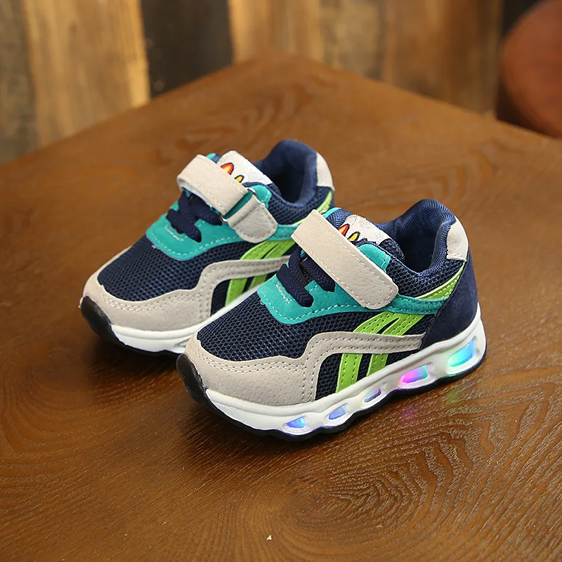2019 جديد مضيئة رياضة الأطفال الأحذية مع ضوء متوهجة رياضية الأطفال حذاء كاجوال مع تضيء أحذية للبنين