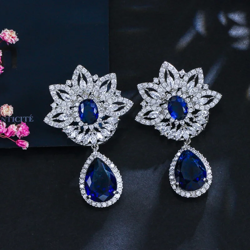 Серьги капельки CWWZircons с розовыми красными синими кристаллами хорошее