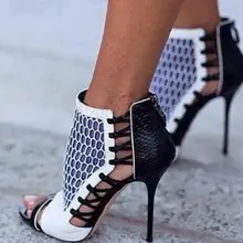 Разноцветные сетки кожа Для женщин с открытым носком Ботильоны пикантные Кружево со шнуровкой сбоку женские туфли на высоком каблуке Сапоги и ботинки для девочек молния Назад модные туфли на выход