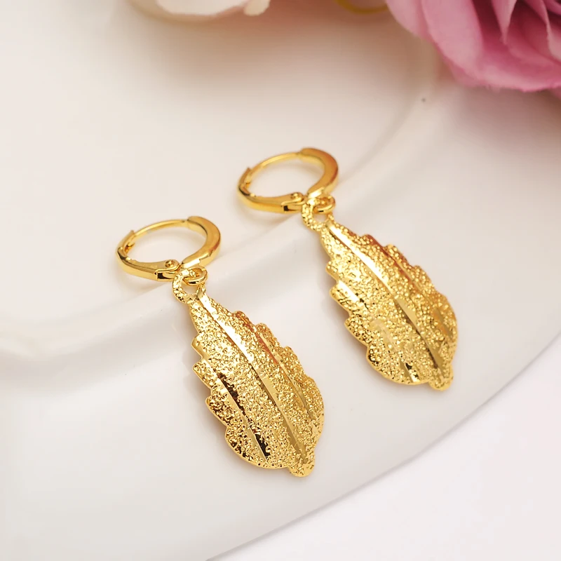 2 Pairs Gold Leaf Drop Earrings Women Love Trendy Fashion Gold Leaf Drop Earrings Women Love