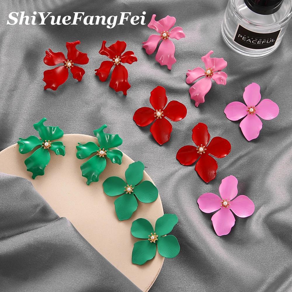 

2019 Europe New Vintage Gold Color Metal Flower Big Stud Earrings For Women Fashion Personality Statement Oorbellen