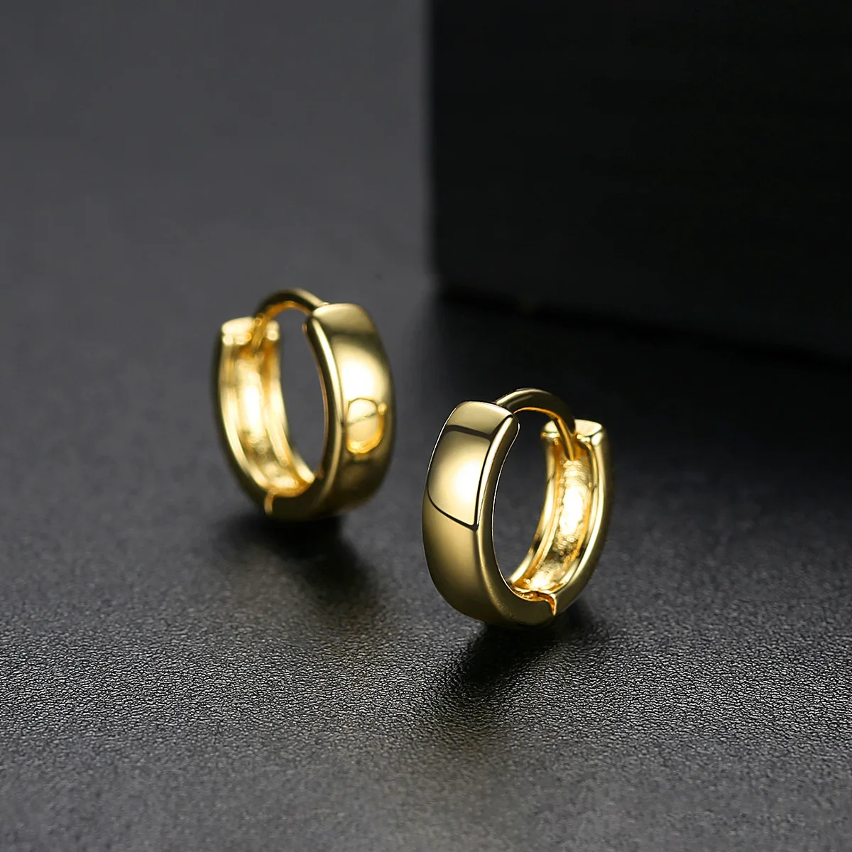 

Trendy Mens Gold Color Plated Small Round Circle Ear Ring Earrings Fashion Huggie Hoops Earings for Women Christmas Jewelry