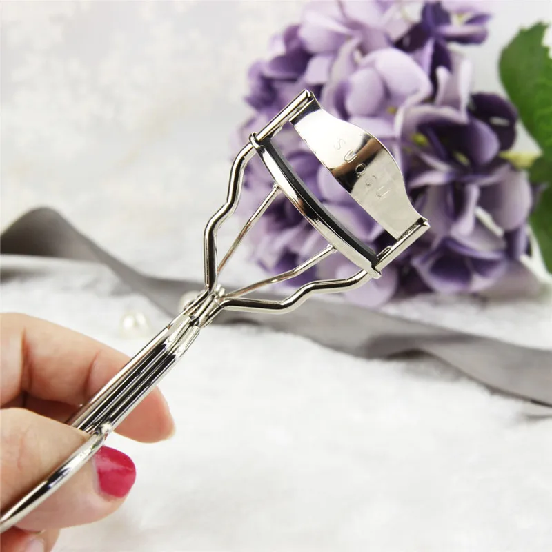 Version eyelash curler lasting curl comes with two rubber pads to