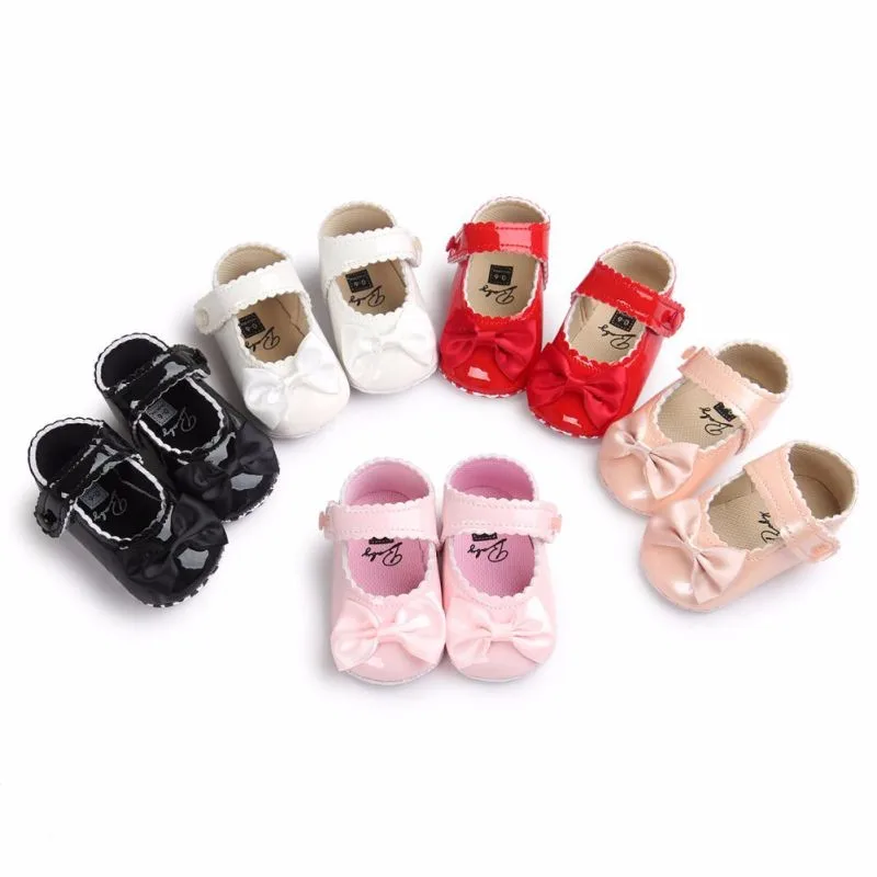 Детская обувь принцессы; обувь из искусственной кожи с бантиком-бабочкой для новорожденных; детская кроватка; мягкая обувь; кроссовки; первые ходунки для детей 0-18 месяцев
