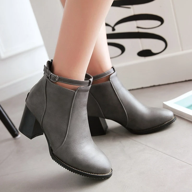 

Gray Black Beige PU Upper Thick Heels Martin Boots Retro Vintage Round Toe Discount Cheap Hot Sale Booties Shoes Frauen Stiefel