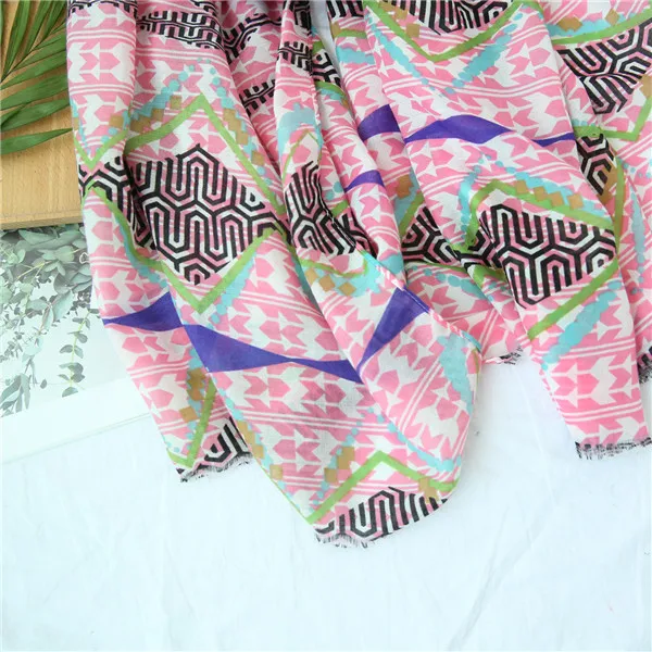 Принт снос Dongyang животное божество шаблон личности весенние и летние модели шарф шаль 10 шт. от продажи