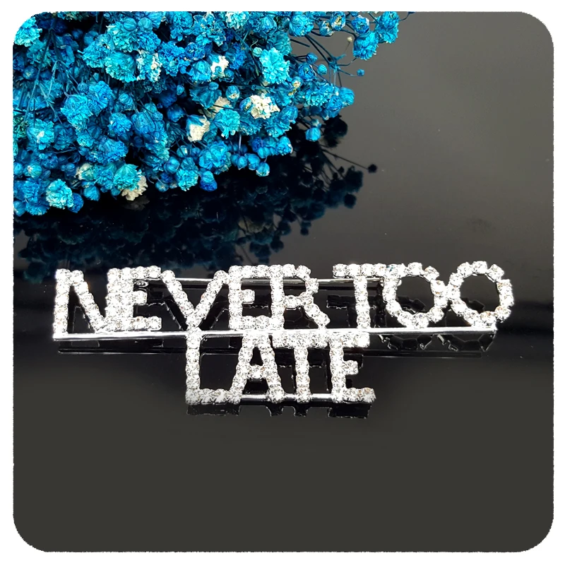 Брошь со стразами Blingbling ювелирные изделия булавки с надписью NEVER TOO LATE|Броши| |