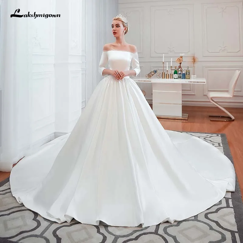 

Boat Neck Vintage Wedding Dress 2019 Chapel Train Simple Satin A Line Bridal Gown Plus Size Princess Wedding Gown