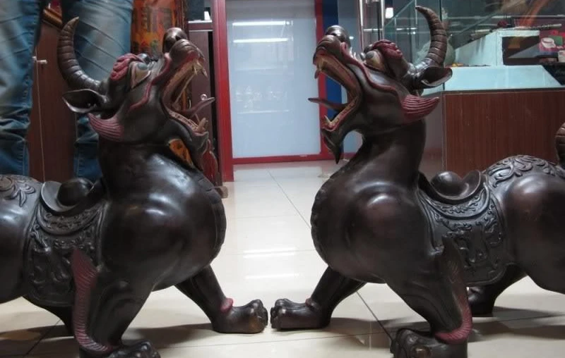 

Chinese Royal Palace Bronze Painted Feng Shui Guardian Evil Foo Dog beast kylin