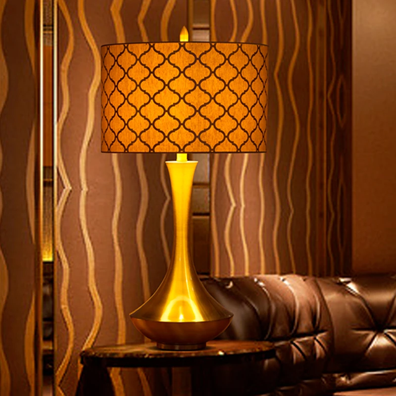 

Moden Art Bronzing Pattern Shade Table Lamp For Bedside Bedroom Living Room Creative Curved Gold Silver Art Metal Desktop Lamp