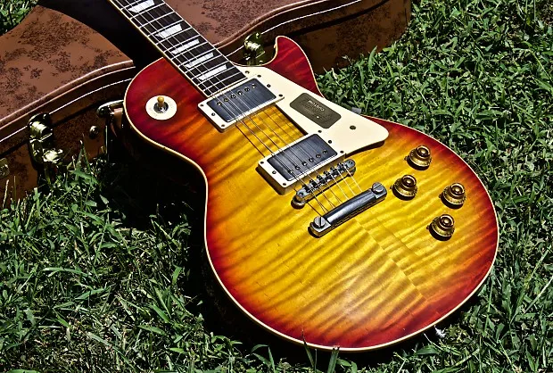

CUSTOM ELECTRIC guitar with slightly relic in sunburst same in pics no pickups and electronics