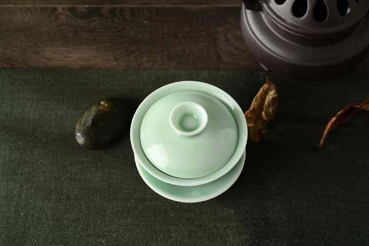 Celadon Gaiwan Teacup  High-quality Chinese traditional gai wan set, China Dehua Bone cup porcelain teacups tea sets kettle cups in light green