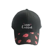 Весенняя и Осенняя хлопковая бейсбольная кепка с вышитыми буквами и принтом красных губ на предварительно изогнутом козырьке, остроконечная кепка для женщин черного цвета