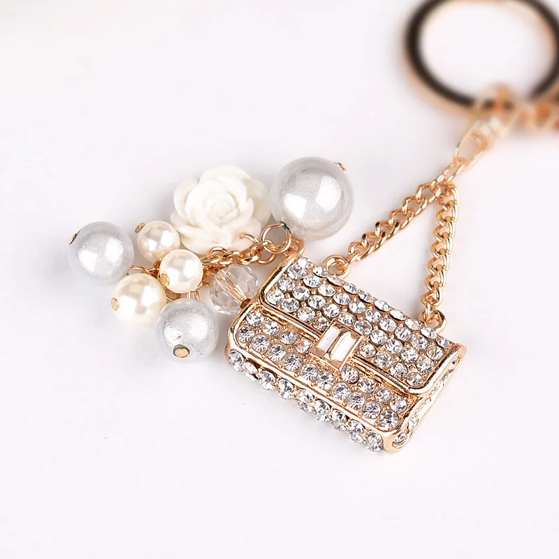 Women's flower decorative beaded charm fashion key chain is