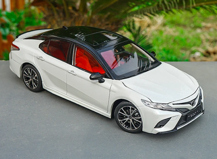 1/18 Toyota Camry Спорт 8th поколения литья под давлением модель автомобиля игрушечные лошадки с черным верхом для обувь мальчиков подарок коллекци