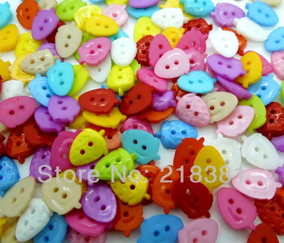 

200pcs Random Mixed Color Resin Strawberry 2 Holes Sewing Buttons Scrapbooking 16x11mm