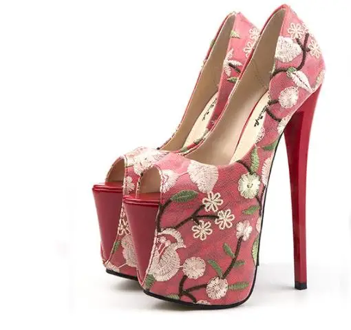

Embroidery national red Chinese style fish mouth shoes hate the sky height 20cm large code 41-47 yards 22cm women's shoes.