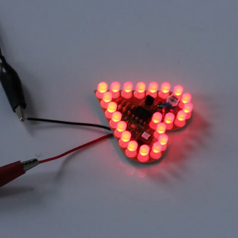 Электронный DIY Kit сердце Форма охлаждающаяся Лампа Комплект DC 4 V-6 V Дыхание светодиодный люкс Красный белого и синего цвета зеленый DIY продукция для обучения
