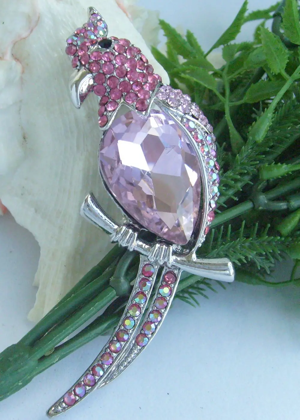 

Animal Lovely Bird Parrot Brooch Pin w Pink Rhinestone Crystals EE05983C4