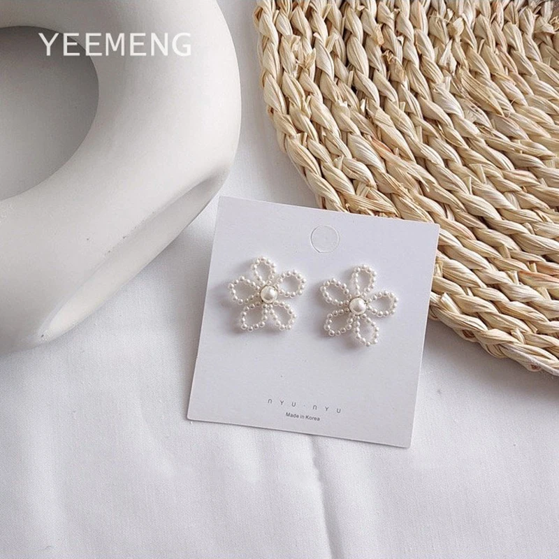 

YEEMENG Flower Shape Freshwater Pearls Stud Earrings for Women Modern Personality temperament Earrings Statement Earrings