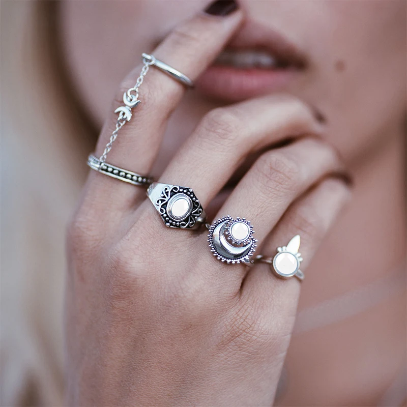 

4 Pcs/set Women Retro Opal Gem Moon Tarot Sign Chain Ring Set Charm Gold Silver Ring Set Jewelry Gifts