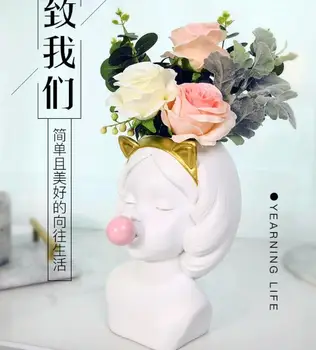 

A vase with a small fresh flower arrangement in the home living room creative dining table decorations living room artist like T
