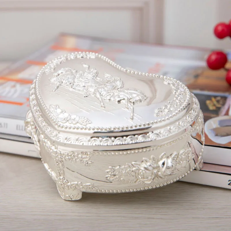 

Heart Shape Shinning Silver Color Jewelry Storage Box Metal Organizer with Vintage Carriage Carved Ring Box Trinket Case