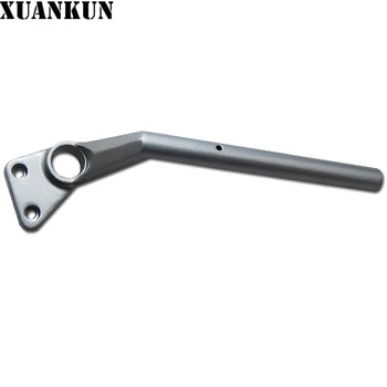 

XUANKUN the Motorcyclist Turns the Right Hand to the Left of the CF150 and Turns the Faucet Parts CFMOTO