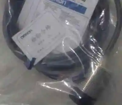 

DHL/EMS 2 Sets 1PC New for OMRON E2A-M30LN30-M1-C1
