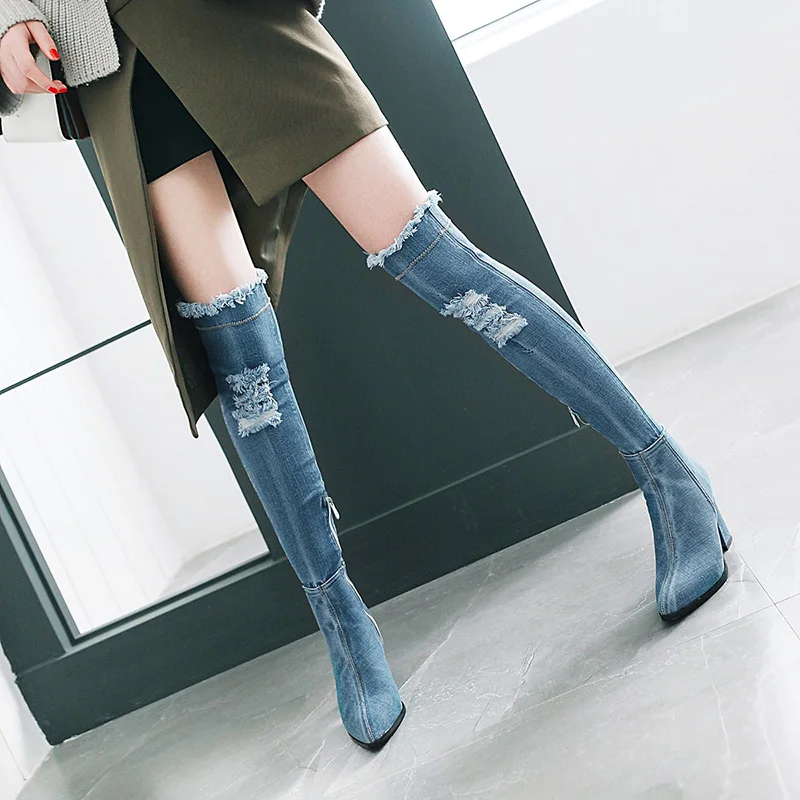 WETKISS/женские джинсовые сапоги на высоком каблуке; растягивающиеся сапоги с острым носком и перфорацией; женские Сапоги выше колена; короткая плюшевая резиновая обувь на молнии