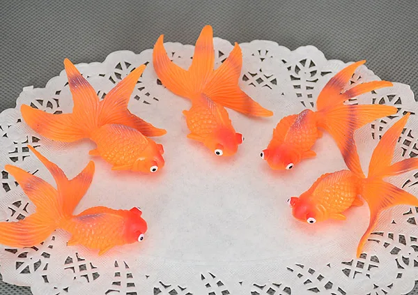 Solide marine modèle animal jouet rouge petit poisson rouge petits