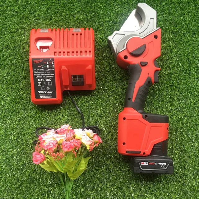 

Milwaukee 2470 M12 has a brush lithium battery electric PVC pipe cutting machine, with 3A batteries, a charger. (Used products)