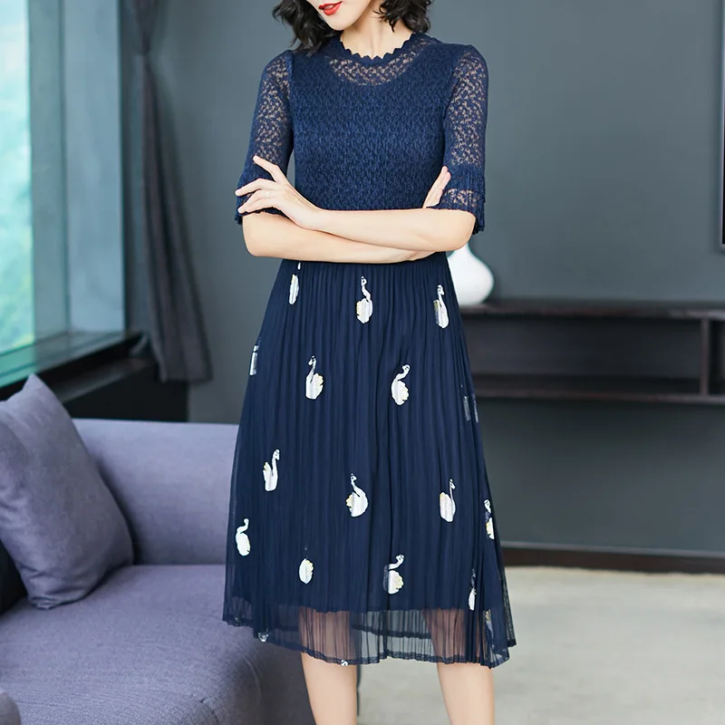 

LANMREM 2019 New Pleated Cloth For Women Fashion Female's Half Sleeve Embroidery Print Patchwork Mesh Elastic Dress Summer YG553