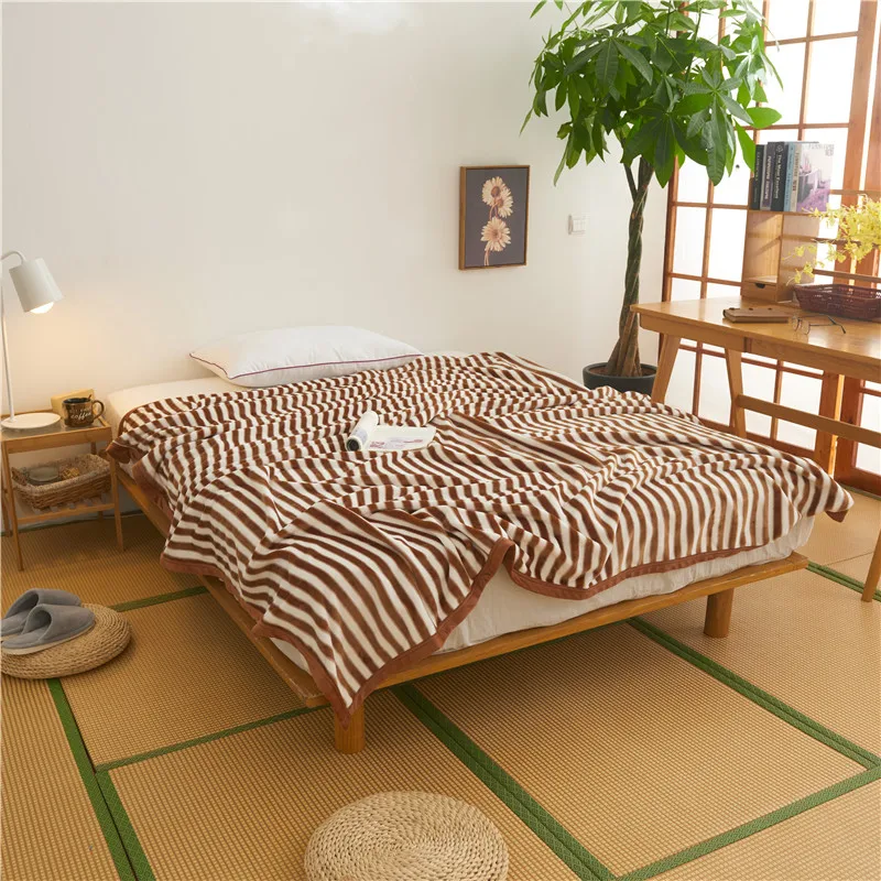 

Thicken bedspread blanket 200x230cm High Density Super Soft Flannel Blanket to on for the sofa/Bed/Car Portable Plaids