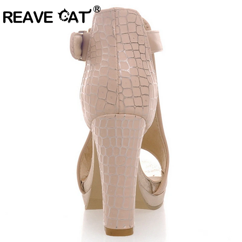 REAVE CAT/популярные женские босоножки; пикантная женская обувь с открытым носком; летние туфли на высоком каблуке с пряжкой и ремешком; женские вечерние свадебные босоножки