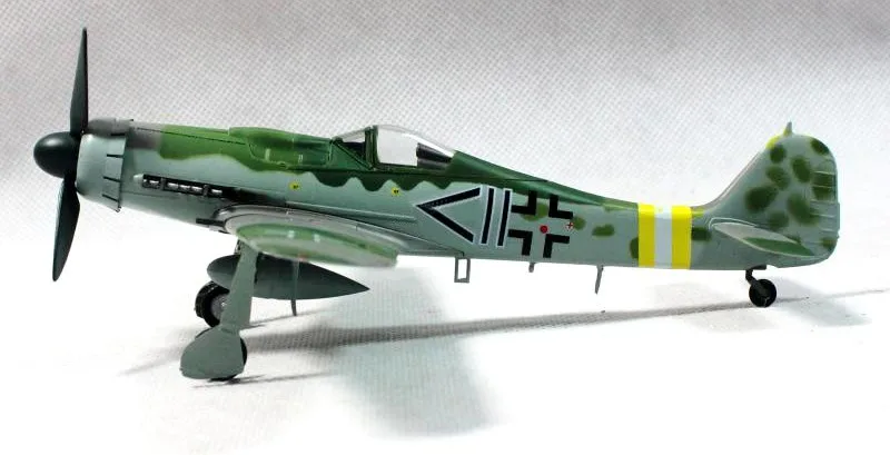TRUMPETER 1: 72 Германия FW190D-9 модель 37264 избранная модель