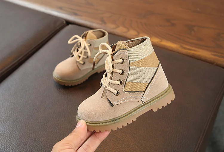 Новинка для мальчиков и девочек; Легкие ботинки детские ботинки, подбитые волчьей шерстью в детском пустыни, с нескользящей подошвой, зимние детские ботинки - Цвет: Beige boots