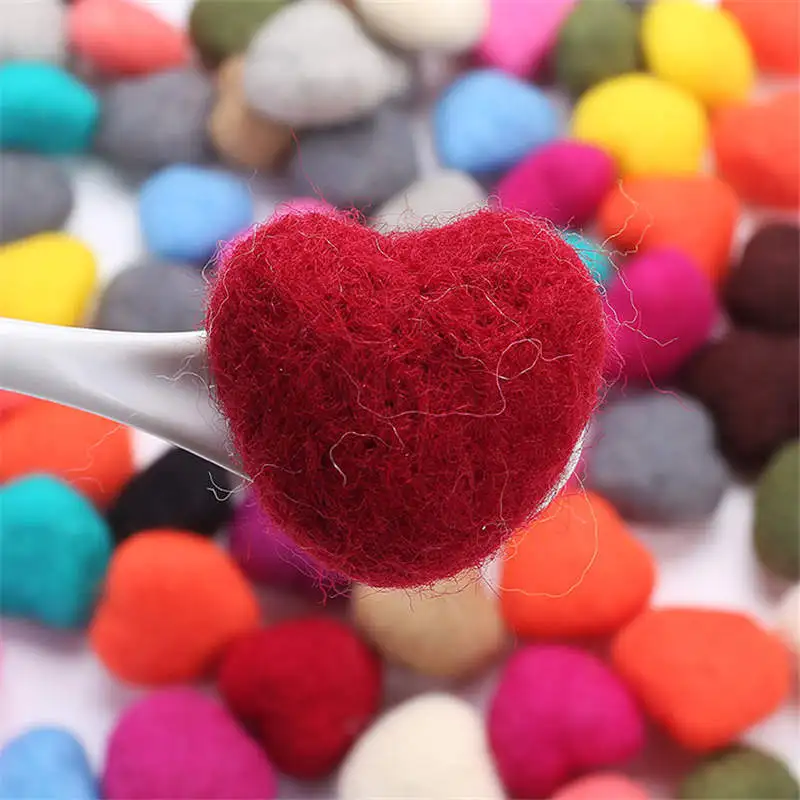 

1PC Mini Heart Pattern Multiple Color Wool Felt Craft Poke DIY Kits Multiuse Christmas Tree Deco Brooch Children HairAccessories