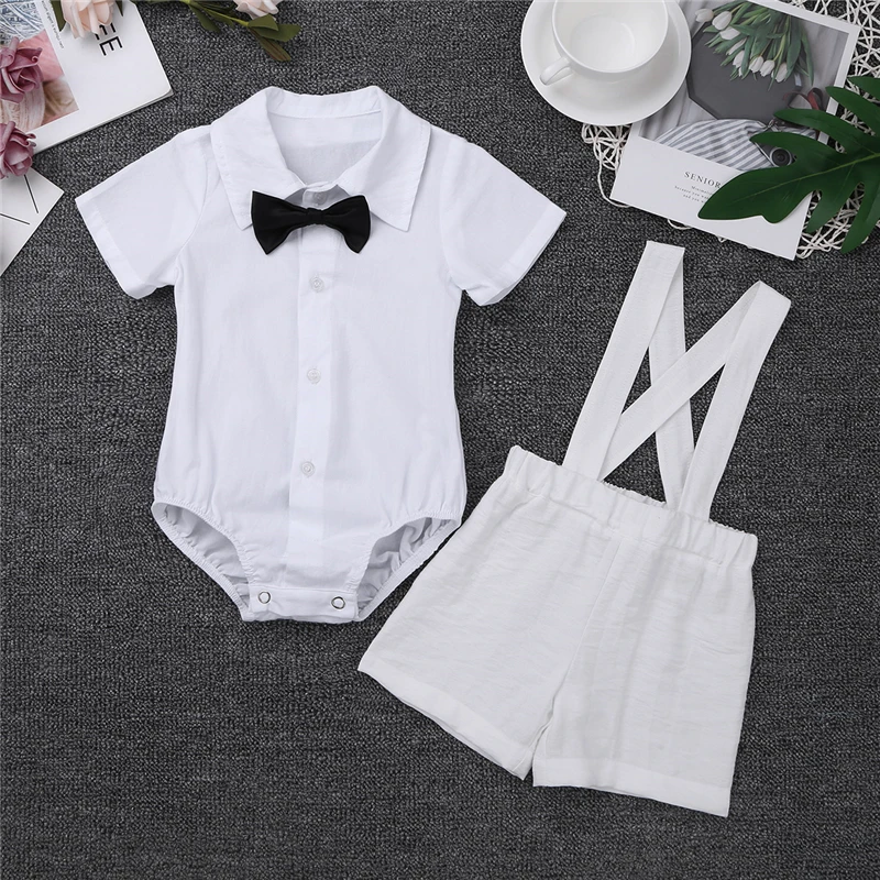 Наряд для крещения для маленьких мальчиков; комбинезон с лацканами и короткими рукавами с галстуком-бабочкой; льняной комплект на подтяжках; вечерние комплекты одежды для дня рождения и свадьбы