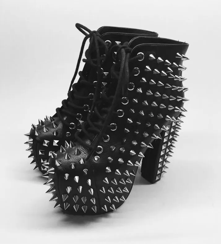 Черные женские ботильоны из натуральной кожи; зимние ботинки на платформе с шипами; Botas Mujer; обувь в стиле панк с заклепками; bottine femme; женские короткие ботинки; Botines - Цвет: Черный
