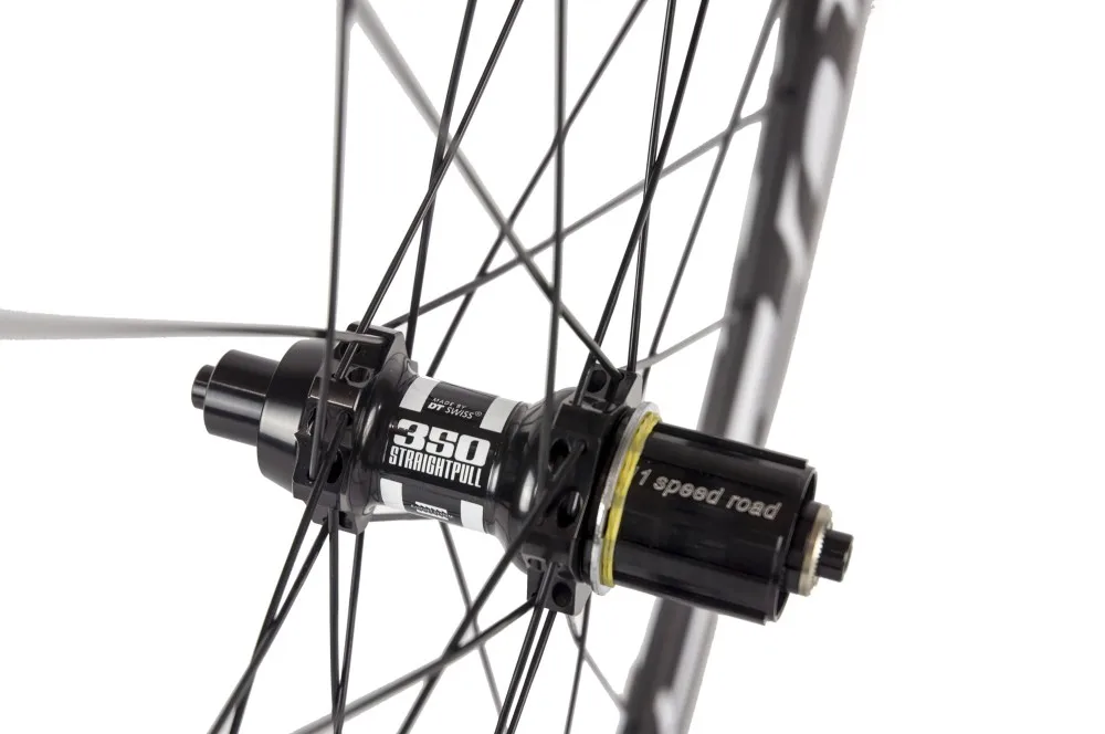 Best Free shipping 50mm 700C road bicycle carbon wheels bright black bicycle wheels clincher carbon wheelset 3