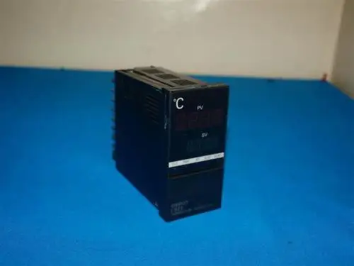 

DHL/EMS 5 LOTS OM-RON E5EF Temperature Controller -A1