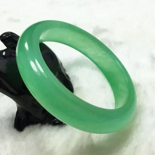 

2486 VINTAGE CHINA BEAUTIFUL EMERALD GREEN JADE GEMS BANGLE BRACELET