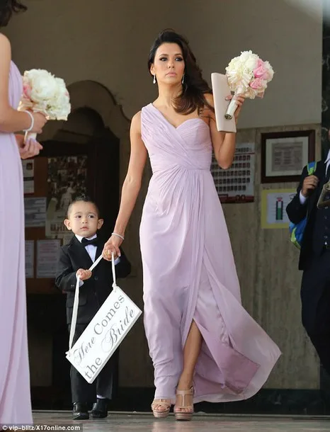 2015 Eva Longoria une épaule ruché lavande / violet clair robes de mariée longue longueur de